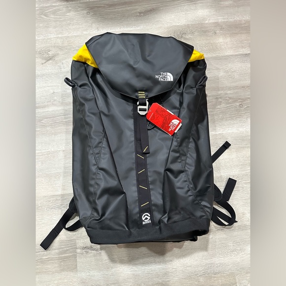 BGA11 NWT THE NORTH FACE Cinder Pack 55 Black Yellow Backpack Hiking